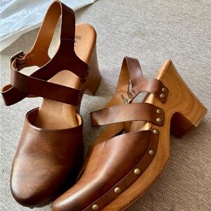 Brown Leather Women's Clogs